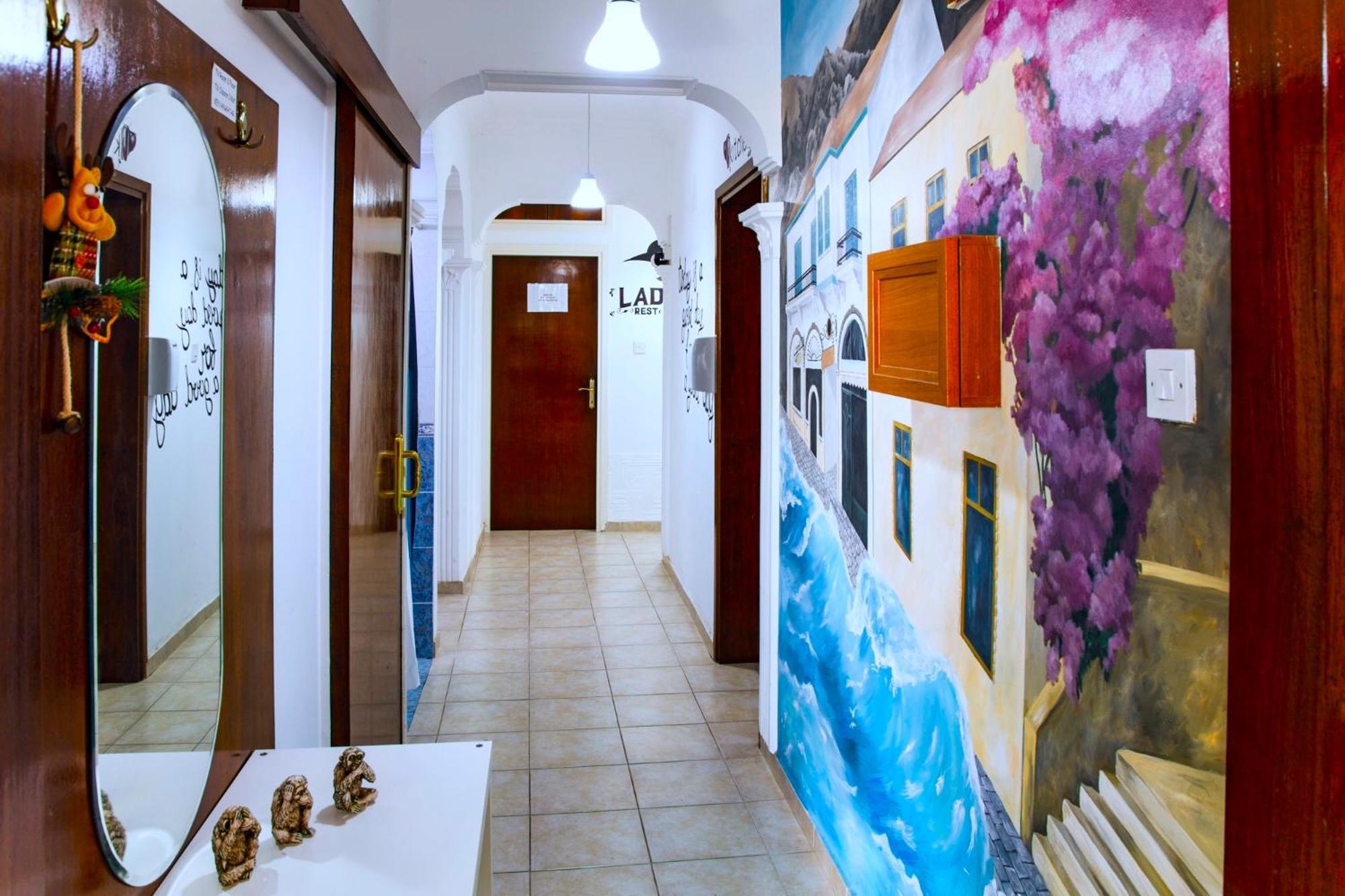 Enter Hostel Кирения Экстерьер фото